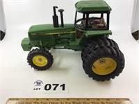 JOHN DEERE 4850 TOY TRATO 1/16 scale