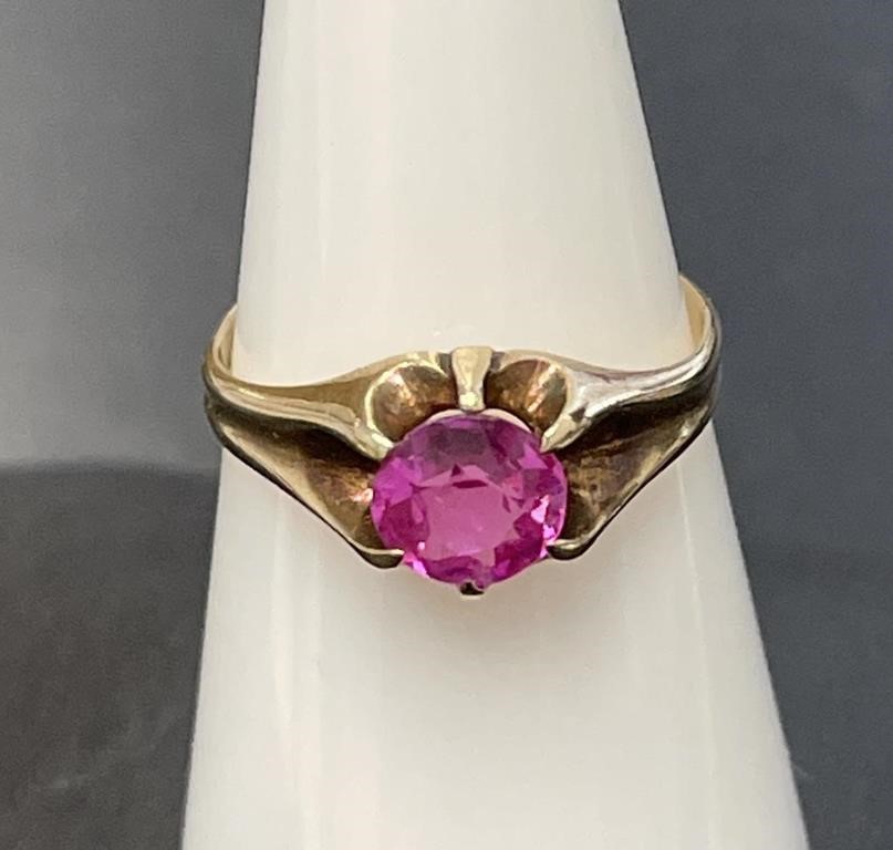 10 KT Pink Sapphire Ring