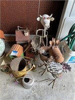 Bird houses, flower pots, yard decor