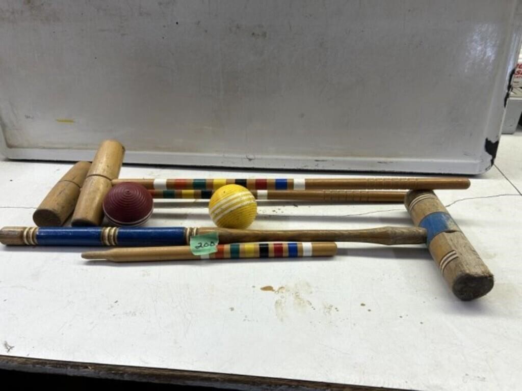 Croquet Mallets(3)/ Tennis Balls/2 Croquet Balls/