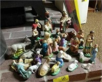 Large lot on vintage nativity figures