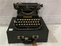 Unusual  Sm. Corona #3 Typewriter w/ Case