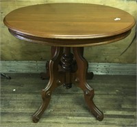 Oval side table ornate legs 31.5x23x29"        (2)