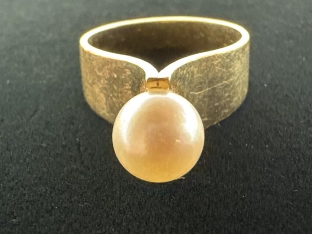 Marked 585 14k. Yellow Gold & Pearl Sz.5.5 Ring