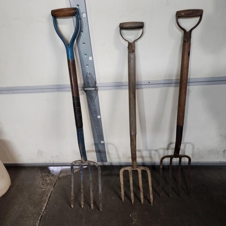 3 Vintage Spading Forks