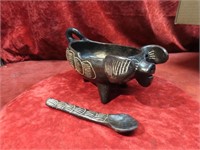 Mexico pottery pig bowl w/spoon.