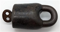 (LJ) Vintage iron padlock with working key. 6"