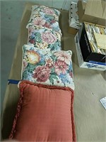 Set of floral pillows with an accent pillow