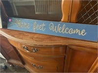 Bare Feet Welcome Sign and Wooden heart