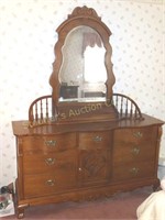 Oak Lexington Dresser w/9 dovetail drawers 21"d x