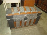 BEAUTIFUL ORNATE WOOD AND METAL DOME TRUNK W TRAY