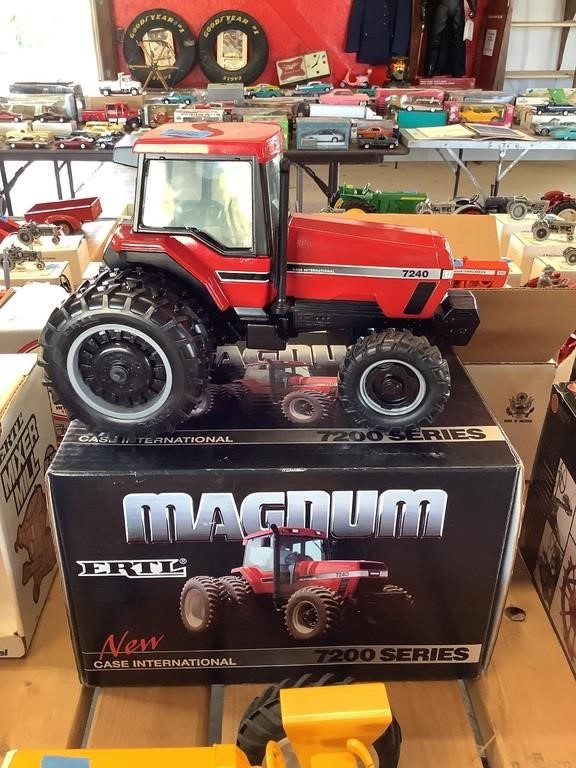 Farm Toy & Collectors Auction
