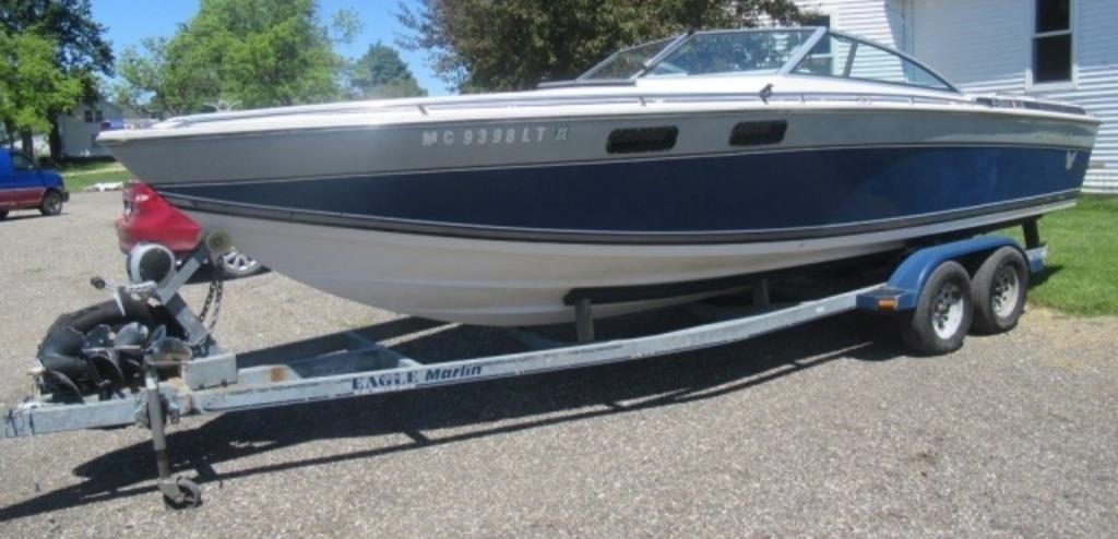 1984 Formula F-242 LS cabin motorboat 24'. with