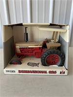 1:16 Scale International 826 Tractor