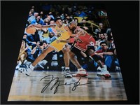 MICHAEL JORDAN KOBE SIGNED 16X20 PHOTO COA