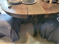 OAK PEDISTAL DINING TABLE W/4 DEACON STYLE