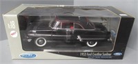 1953 Ford Crestline Sunliner 1/18 Scale Welly