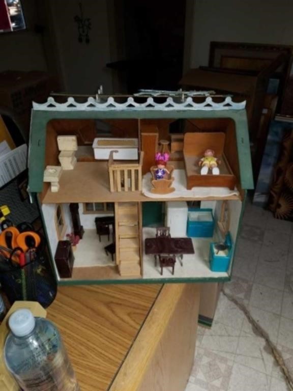 Doll house with furniture and extra furniture