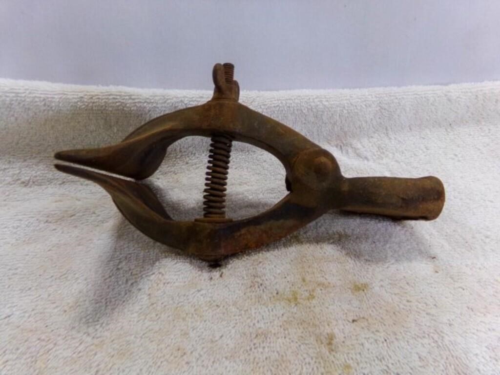 OLD Rusty Spring Vise Clamp Tool