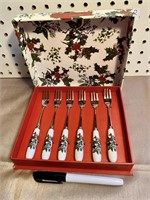 PASTRY FORKS SET IN CASE