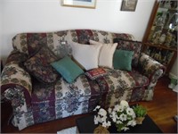 LOVE SEAT AND THROW PILLOWS
