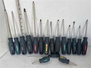 Lot of mastercraft screwdrivers