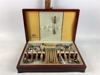 Rogers 1847 brand Flatware silverplate in wooden