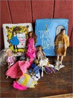 Vtg. Hello Dolly and Barbie Cases, Clothes &