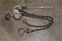 Aluminum 1-1/2ton lever chain hoist; as is