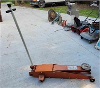 Central Hydraulic 2 1/2 Ton Long Frame Floor Jack