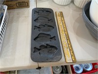 fish shaped cast iron pan