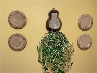Decorative Wall Set with Plates