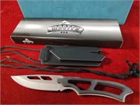 Master Necklace Knife w Sheath in box