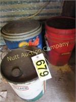 Texaco can and misc container