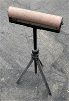 Metal roller stand