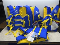 4 life jackets size universal - like new