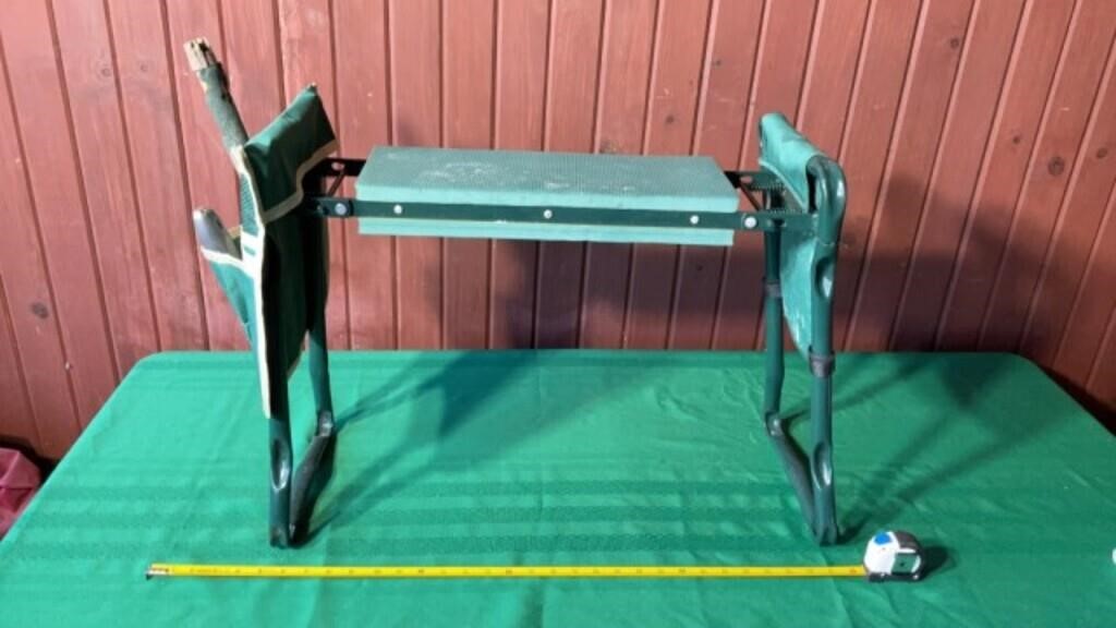 Padded Collapsable Gardening Bench With Pockets