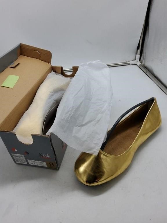 Kali size 9 gold flats