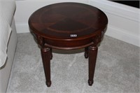 Round end table