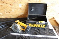 DeWalt 5 3/8" trim saw DW935 14.4V in tool box