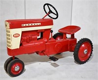 Eska Farmall 560 Pedal Tractor