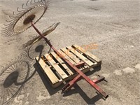 Tonutti 2- Wheel Hay Rack
