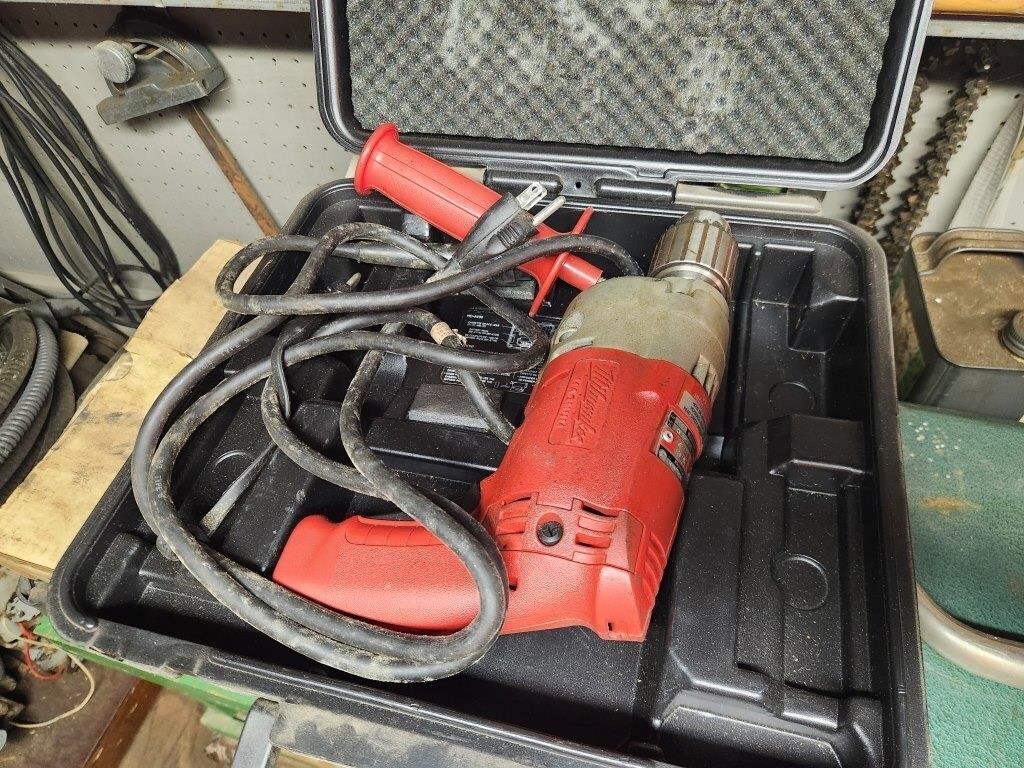 Case w/ Milwaukee 1/2" Drill