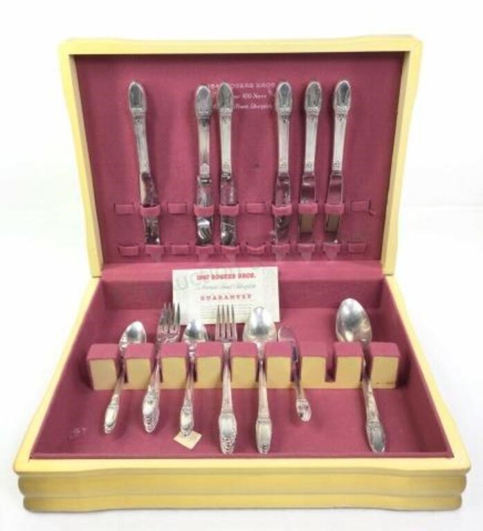 (32pc) Rogers Bros Silver Plate Flatware