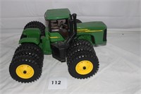 DIE CAST JOHN DEERE TRACTOR 9520