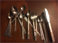 Lot of silverware all the same pattern