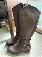 Womens brown boot size 8