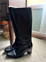 Womens black leather boot size 8