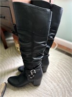 Womens black boot size 8.5