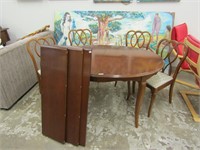 KNECHTEL DINING ROOM EXTENSION TABLE W/4 CHAIRS